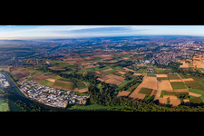 Neckar-Panorama Oberwiesen nach S im Ortsteil Oßweil in Ludwigsburg im Bundesland Baden-Württemberg, Deutschland