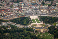 Schlossplatz im Ortsteil Innenstadt-West in Karlsruhe im Bundesland Baden-Württemberg, Deutschland von oben gesehen