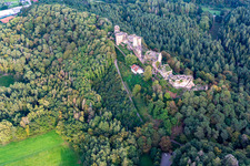 Burgenmassiv Altdahn mit den Burgruinen Grafendahn und Tanstein in Dahn im Bundesland Rheinland-Pfalz, Deutschland von oben