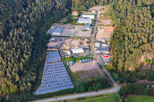 IK Bau GmbH, Frank Korbwarenfabrik GmbH & Co. KG und  Schwarz Zimmerei und Dachdeckerei GmbH hinter dem Galgenfelsen in Dahn im Bundesland Rheinland-Pfalz, Deutschland