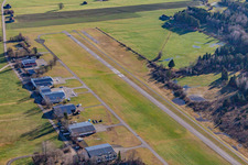 Schrägluftbild von Segelflugplatz Königsdorf im Ortsteil Wiesen im Bundesland Bayern, Deutschland