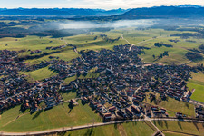 Königsdorf von Nordwesten im Bundesland Bayern, Deutschland