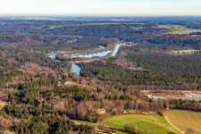 Ickinger Wehr und Weiher zwischen Mühltalkanal und Isarkanal im Ortsteil Ergertshausen in Egling im Bundesland Bayern, Deutschland