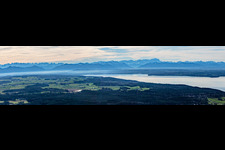 Mit Alpenpanorama in Starnberger See im Bundesland Bayern, Deutschland