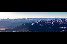 Brauneck und Alpenpanorama in Lenggries im Bundesland Bayern, Deutschland