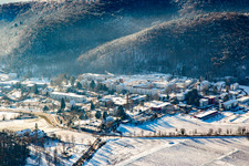 Pfalzklinik Landeck von Nordwesten bei Winter im Schnee in Klingenmünster im Bundesland Rheinland-Pfalz, Deutschland
