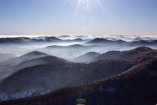 Pfälzerwald aus Norden im Winter bei Schnee in Eußerthal im Bundesland Rheinland-Pfalz, Deutschland