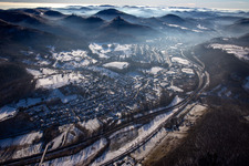Queichhambach von Nordosten im Winter bei Schnee in Annweiler am Trifels im Bundesland Rheinland-Pfalz, Deutschland