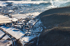 Pfalzklinik Landeck von Norden bei Winter im Schnee in Klingenmünster im Bundesland Rheinland-Pfalz, Deutschland