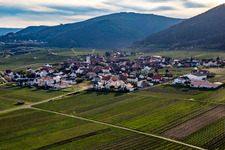 Weyher in der Pfalz von Nordosten im Bundesland Rheinland-Pfalz, Deutschland