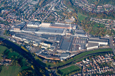Gebäude und Produktionshallen auf dem Werksgelände der Daimler AG Mercedes-Benz Werk Gaggenau in Gaggenau im Bundesland Baden-Württemberg, Deutschland