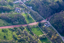 Schneise durch den Pfälzerwald zur Neuerrichtung des Teilstücks der Trans-Europa-Naturgas-Pipeline (TENP-III von den Niederlanden in die Schweiz) auf 51 km Länge zwischen Mittelbrunn und Klingenmünster in Silz im Bundesland Rheinland-Pfalz, Deutschland