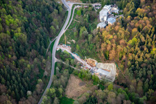 Baustelle des Tunnelportals West für den Astrid-Tunnel zur Unterquerung und Ortsumgehung von Bad Bergzabern zwischen B427 (Kurtalstraße) und B38 (Weinstraße) im Bundesland Rheinland-Pfalz, Deutschland von oben gesehen