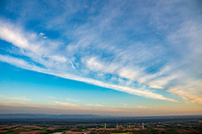 Schrägluftbild von Windpark in Freckenfeld im Bundesland Rheinland-Pfalz, Deutschland