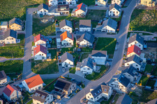 Luftaufnahme von Narzissen- und Veilchenweg in Kandel im Bundesland Rheinland-Pfalz, Deutschland