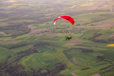 Paramotor in Nussweiler im Bundesland Moselle, Frankreich