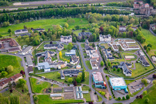 Schrägluftbild von Ctre Hospitalier Spécialisé im Ortsteil Blauberg in Saargemünd im Bundesland Moselle, Frankreich