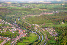 Saar und Kanal von Westen in Sarreinsming im Bundesland Moselle, Frankreich