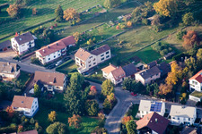 Lange Straße im Ortsteil Schluttenbach in Ettlingen im Bundesland Baden-Württemberg, Deutschland aus der Luft