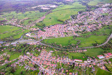 Luftbild von Zusammefluss von Albe und Saar in Sarralbe im Bundesland Moselle, Frankreich