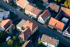 Lange Straße im Ortsteil Schluttenbach in Ettlingen im Bundesland Baden-Württemberg, Deutschland aus der Drohnenperspektive