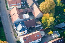 Lange Straße im Ortsteil Schluttenbach in Ettlingen im Bundesland Baden-Württemberg, Deutschland von der Drohne aus gesehen