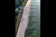 Luftaufnahme von Strand und Kurplatz Zempin im Bundesland Mecklenburg-Vorpommern, Deutschland