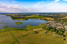 Balmer See mit Insel Böhmke im Ortsteil Neppermin in Benz im Bundesland Mecklenburg-Vorpommern, Deutschland