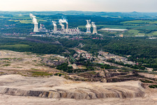 Braunkohletagebau "PGE Górnictwo i Energetyka Konwencjonalna Oddział Kopalnia Węgla Brunatnego Turów" und Kraftwerk Turów in Bogatynia im Bundesland Niederschlesien, Polen