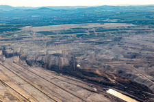 Braunkohletagebau "PGE Górnictwo i Energetyka Konwencjonalna Oddział Kopalnia Węgla Brunatnego Turów" im Ortsteil Rybarzowice in Opolno-Zdrój im Bundesland Niederschlesien, Polen