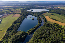Luftbild von Rheinniederungskanal zwischen Streitköpfle See und Baggersee Mittelgrund im Ortsteil Leopoldshafen in Eggenstein-Leopoldshafen im Bundesland Baden-Württemberg, Deutschland