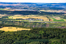 Flugplatz Koblenz/Winningen über den Weinbergsteillagen der Mosel von Süden im Bundesland Rheinland-Pfalz, Deutschland