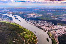 Mündung der Nahe in den Rhein im Ortsteil Bingerbrück in Bingen am Rhein im Bundesland Rheinland-Pfalz, Deutschland