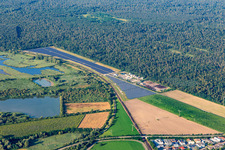 Solarpark Bruhrain im Ortsteil Oberhausen in Oberhausen-Rheinhausen im Bundesland Baden-Württemberg, Deutschland