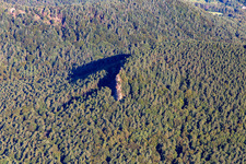 Schrägluftbild von Rötzenfels im Ortsteil Gossersweiler in Gossersweiler-Stein im Bundesland Rheinland-Pfalz, Deutschland
