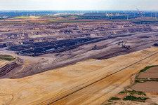 Luftbild von Blick auf den Braunkohletagebau Garzweiler aus Westen im Ortsteil Keyenberg in Erkelenz im Bundesland Nordrhein-Westfalen, Deutschland