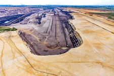 Luftbild von Blick in den Braunkohletagebau Garzweiler aus Norden im Ortsteil Borschemich in Erkelenz im Bundesland Nordrhein-Westfalen, Deutschland
