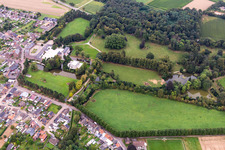 Schloss Rurich in Hückelhoven im Bundesland Nordrhein-Westfalen, Deutschland vom Flugzeug aus