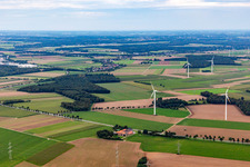 Aussiedlerhof am Windpark im Ortsteil Tripsrath in Geilenkirchen im Bundesland Nordrhein-Westfalen, Deutschland
