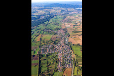 Kapsweyer von Osten im Bundesland Rheinland-Pfalz, Deutschland