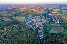 Ortsteil Rechtenbach in Schweigen-Rechtenbach im Bundesland Rheinland-Pfalz, Deutschland aus der Luft