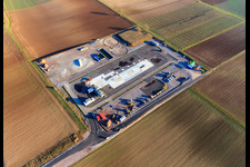 Luftbild von Baustelle des Tiefenbohrplatz V20 von Vulcan Energy am Schleidberg zur Förderung von Geothermie und Lithium in Insheim im Bundesland Rheinland-Pfalz, Deutschland