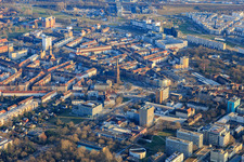Durlacher Tor von Norden mit Kirche St. Bernhard im Ortsteil Oststadt in Karlsruhe im Bundesland Baden-Württemberg, Deutschland