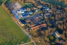 Luftaufnahme von Schloss Stutensee im Ortsteil Staffort im Bundesland Baden-Württemberg, Deutschland