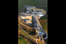 Baustelle des Tunnelportals Ost für den Astrid-Tunnel zur Unterquerung und Ortsumgehung von Bad Bergzabern zwischen B38 (Weinstraße) und B427 (Kurtalstraße) in Dörrenbach im Bundesland Rheinland-Pfalz, Deutschland vom Flugzeug aus