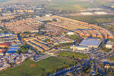 Statteil an der C. Leopoldo Alas "Clarín" hinter der Müllabfuhr Punto Limpio in Dos Hermanas im Bundesland Sevilla, Spanien