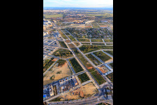 Luftbild von Erschliessung neuer Wohn- und Gewerbebauflächen an der Av. Rafael Escuredo Rodríguez und dem Menasalbas Park in Dos Hermanas im Bundesland Sevilla, Spanien