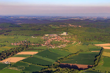 Ortsansicht am Abend aus Nordwesten in Petersbach im Bundesland Bas-Rhin, Frankreich