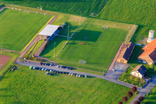 Sportplatz des ASI Avenir Football in Adamswiller im Bundesland Bas-Rhin, Frankreich