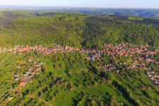 Ortsansicht am Rand der Nordvogesen aus Osten in Saint-Jean-Saverne im Bundesland Bas-Rhin, Frankreich